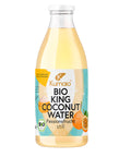 Flasche Kumaio Bio King Kokosnuss Wasser mit Passionsfruchtgeschmack, Bio-zertifiziert und reich an natürlichen Elektrolyten.